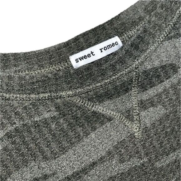 Sweet Romeo Cozy Thermal Pullover Top In Green Camo - Picture 6 of 7